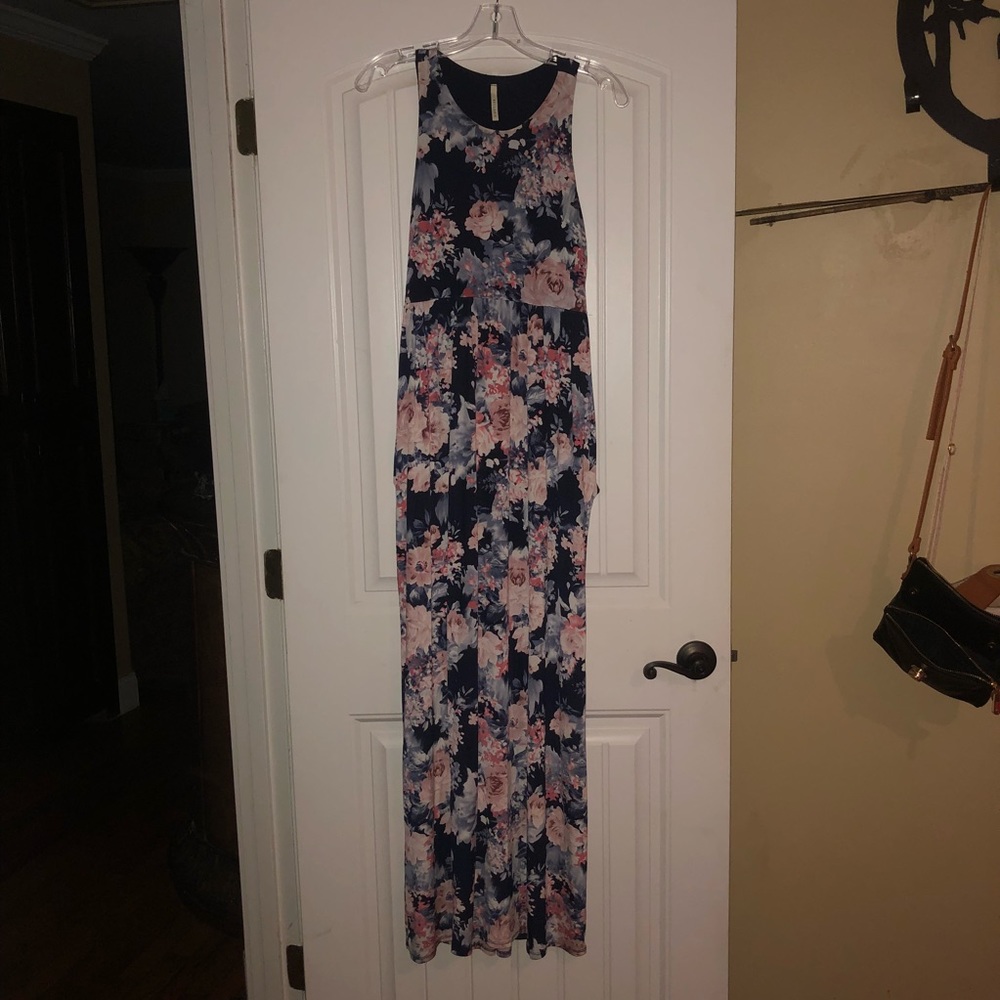Bellamie Maxi dress w/ pockets